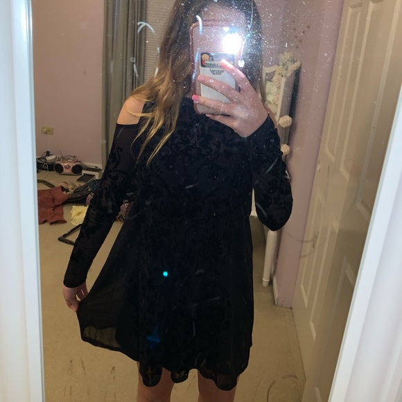 Dress - Picture 3 of 3